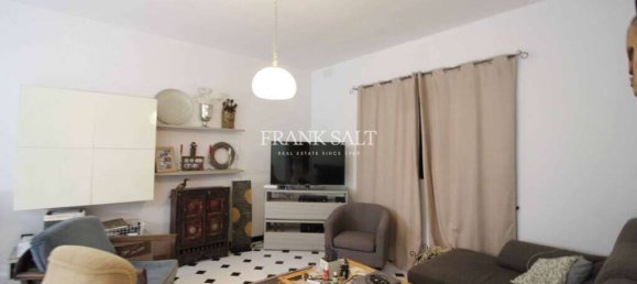 4 bedrooms Bungalow in Birzebbuga, Malta No. 6595 2