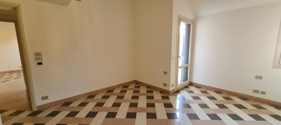 5 rooms Apartment in Castelfranco Veneto, Italy No. 233610 5