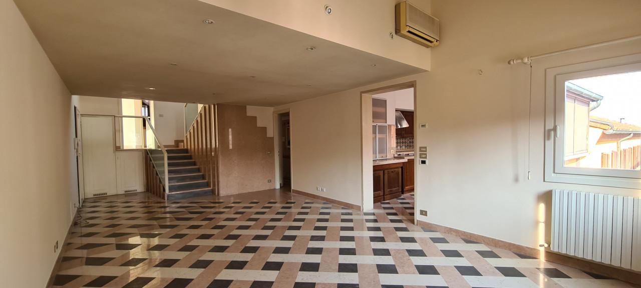 5 rooms Apartment in Castelfranco Veneto, Italy No. 233610