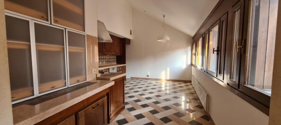 5 rooms Apartment in Castelfranco Veneto, Italy No. 233610 25