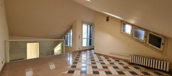 5 rooms Apartment in Castelfranco Veneto, Italy No. 233610 2