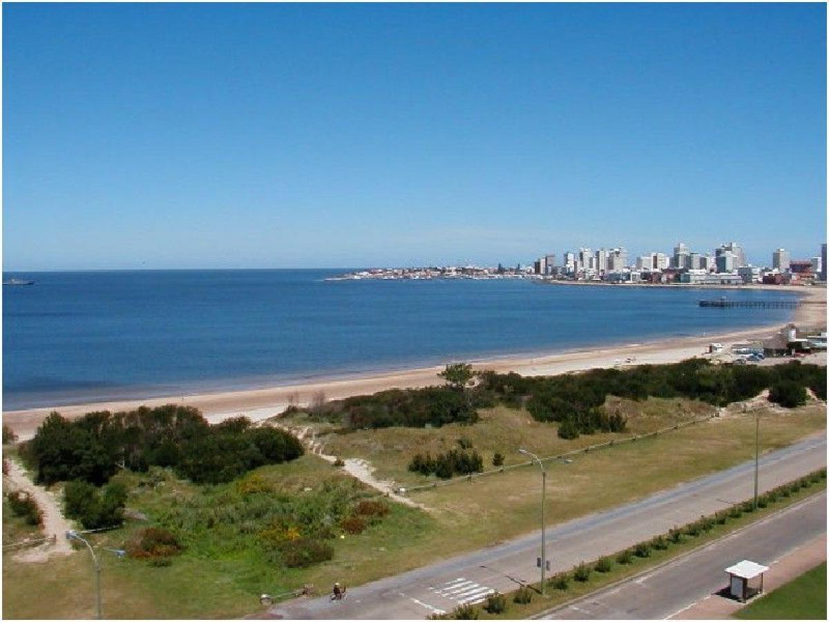 Apartamento de 2 dormitorios en Maldonado, Uruguay No. 552