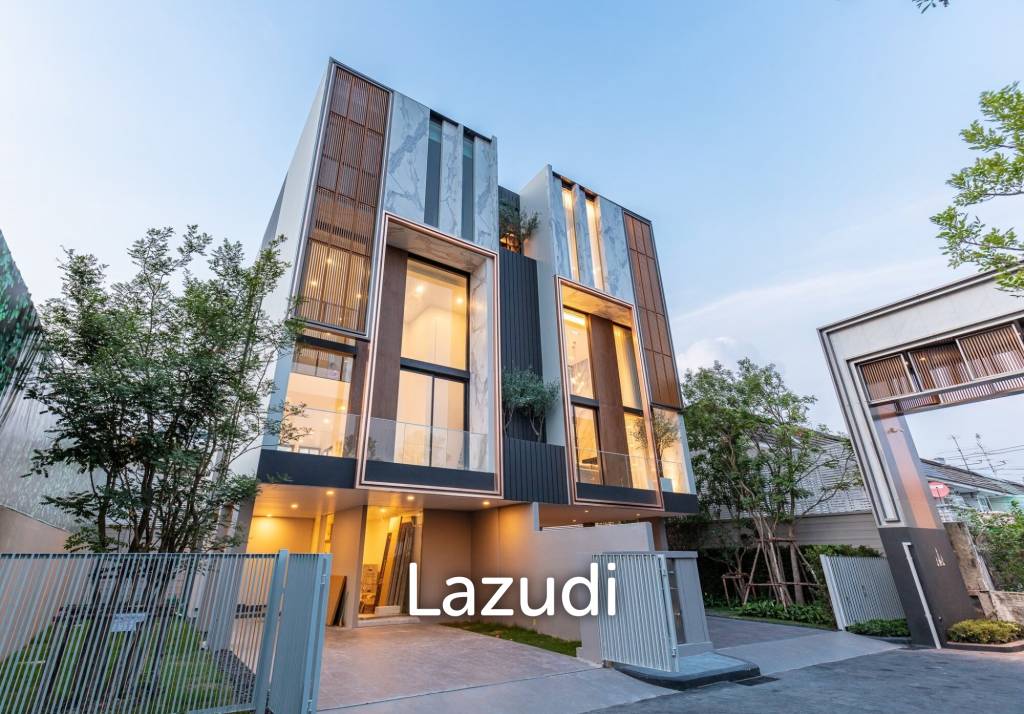 3 bedrooms Bungalow in Bangkok, Thailand No. 15229