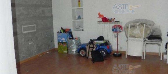 3-salle Appartement à Lavello, Italy No. 97637 51