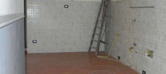 3-salle Appartement à Lavello, Italy No. 97637 43