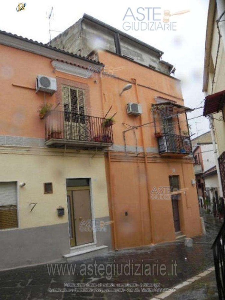 3-salle Appartement à Lavello, Italy No. 97637