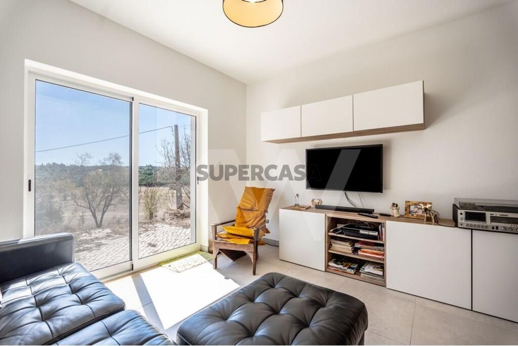 2 bedrooms House in Mexilhoeira Grande, Portugal No. 160122