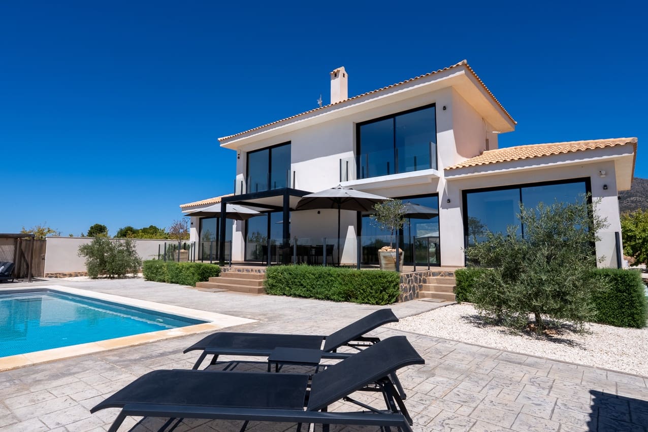 4 bedrooms Villa in Pinoso, Spain No. 134558