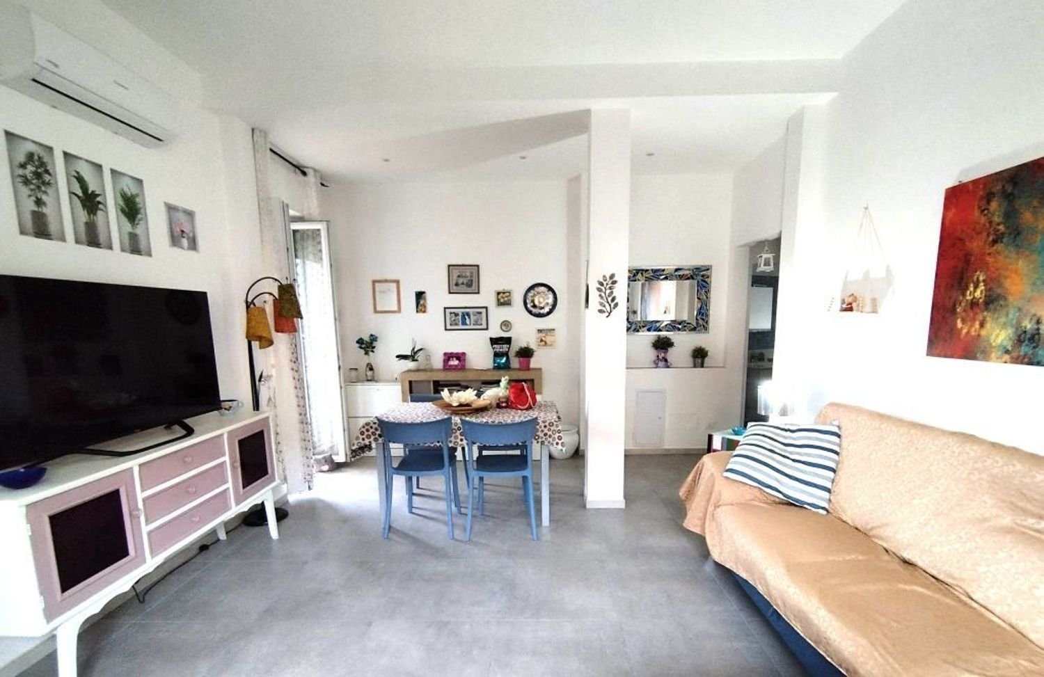 Apartamento de 4 dormitorios en Piombino, Italy No. 403485