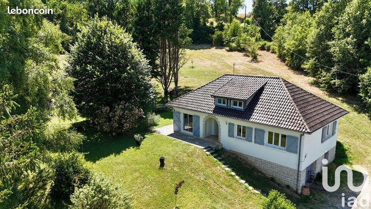 Casa de 4 dormitorios en Figeac, France No. 303392