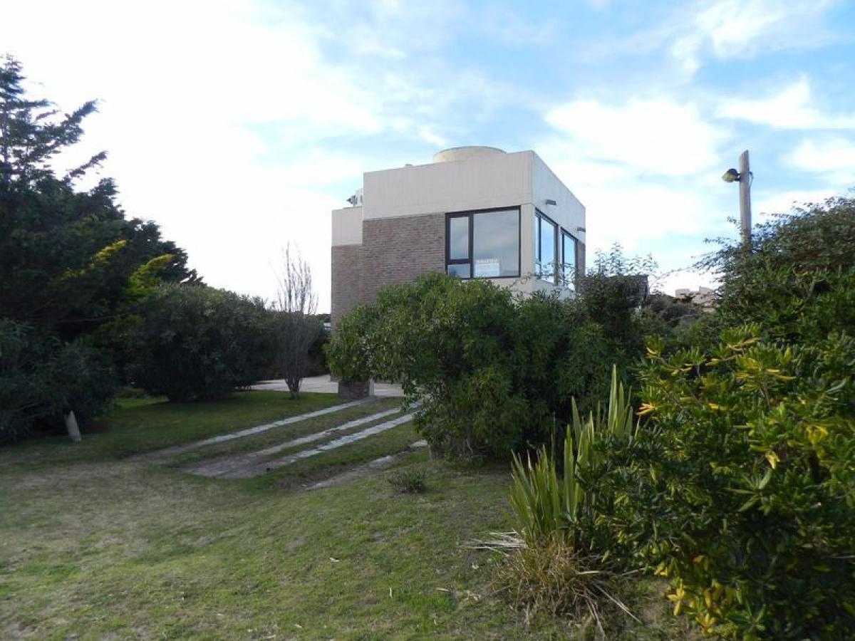 4 bedrooms House in Mar del Plata, Argentina No. 95562
