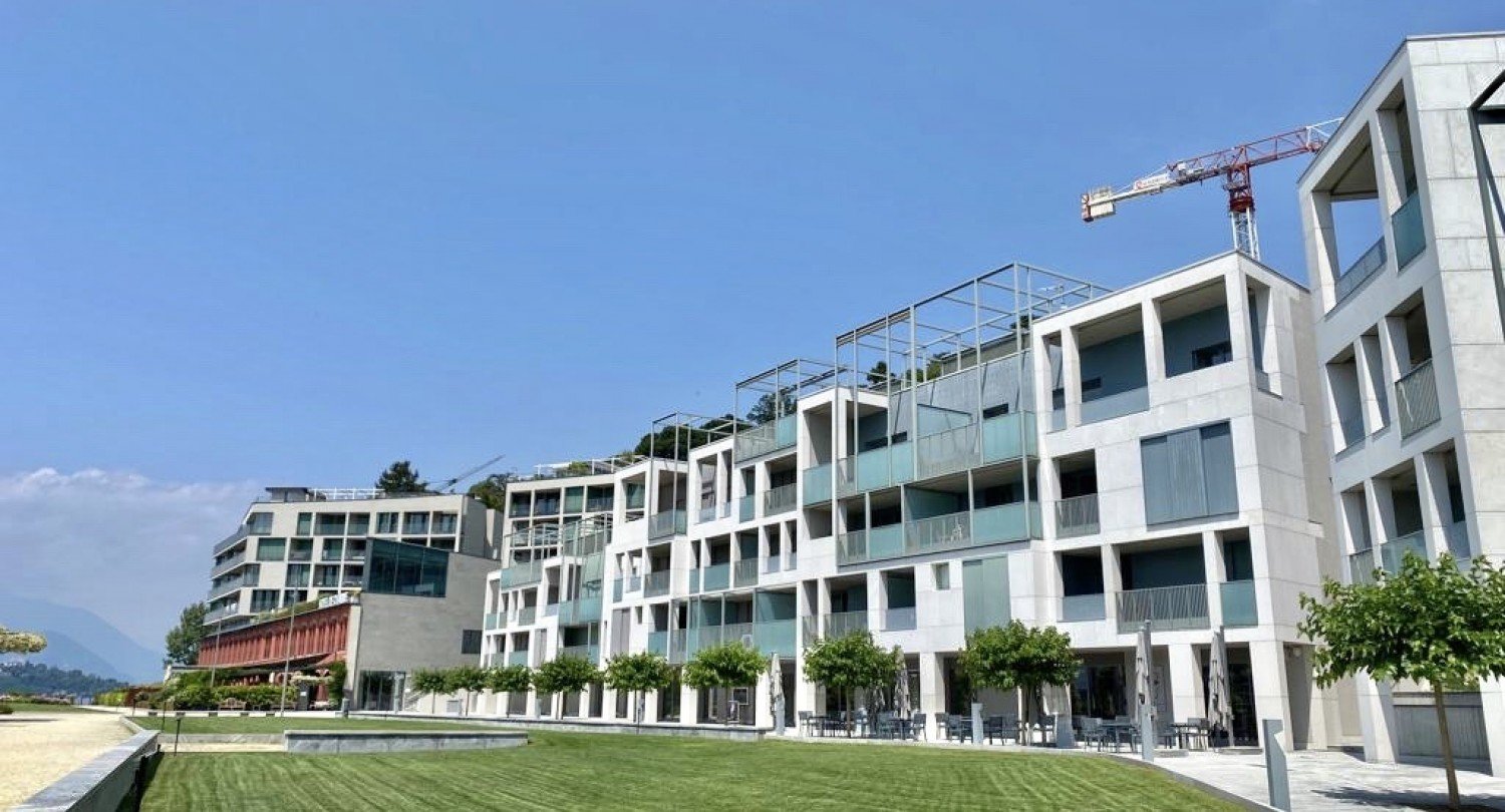 Hotel de 2 dormitorios en Laveno-Mombello, Italy No. 78983