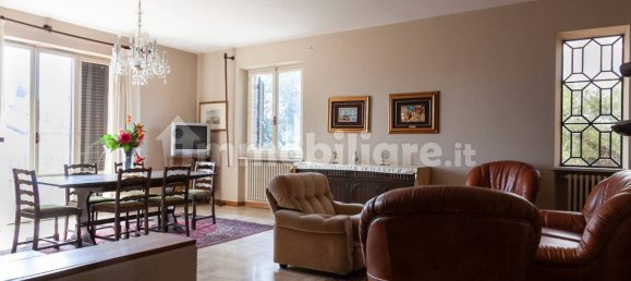 4 bedrooms Villa in Perugia, Italy No. 5559 2