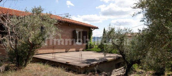 4 bedrooms Villa in Perugia, Italy No. 5559 27