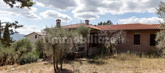 4 bedrooms Villa in Perugia, Italy No. 5559 23