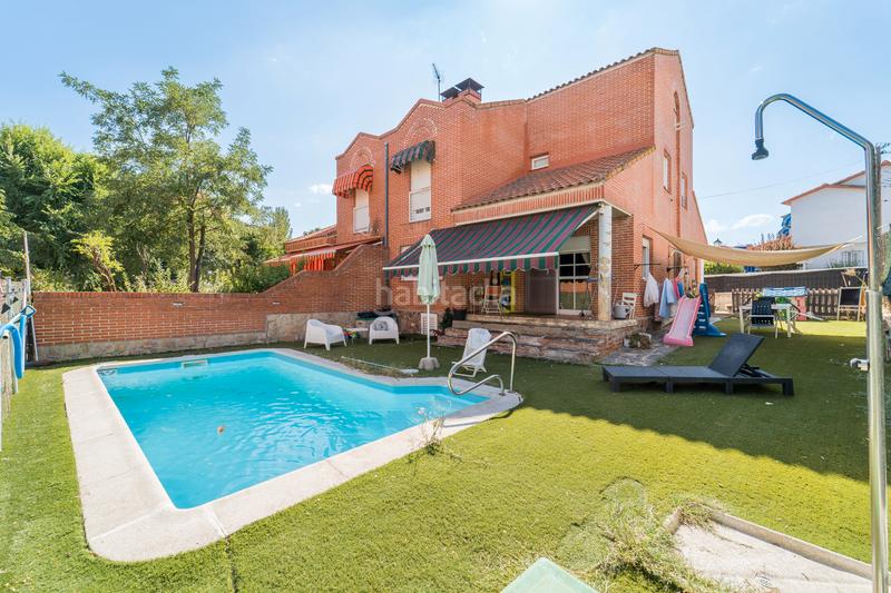 Дом с 4 спальнями в Севилья-ла-Нуэва, Испания № 171940