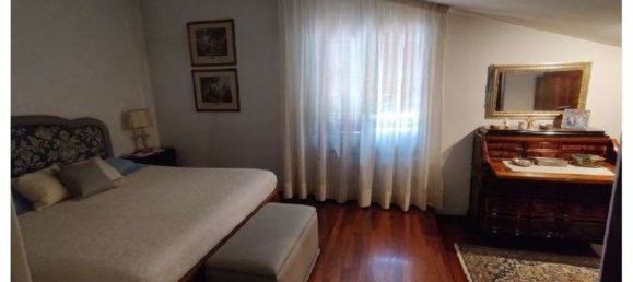 Duplex de 9 divisões em Prato, Italy N.º 190796 6