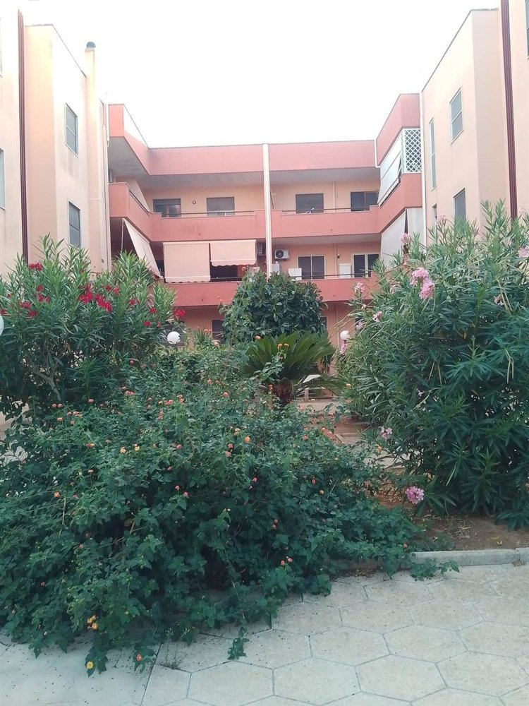 4 bedrooms Apartment in Squinzano, Italy No. 359208