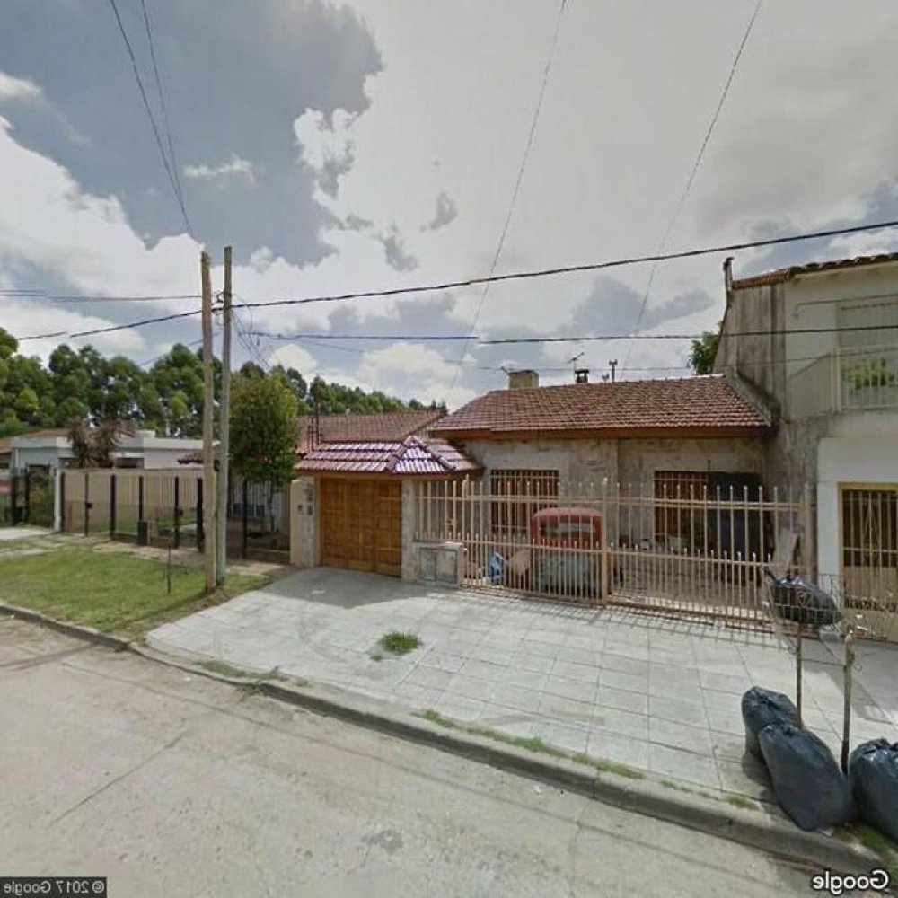 2 bedrooms House in Jose C. Paz, Argentina No. 95427