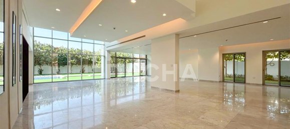 6 bedrooms Villa in Dubai, UAE No. 28033 3