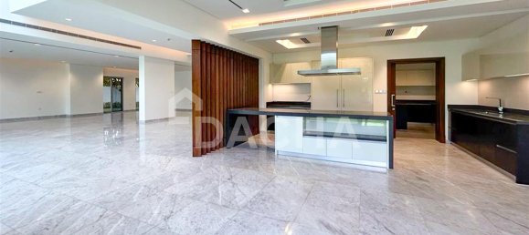 6 bedrooms Villa in Dubai, UAE No. 28033 2