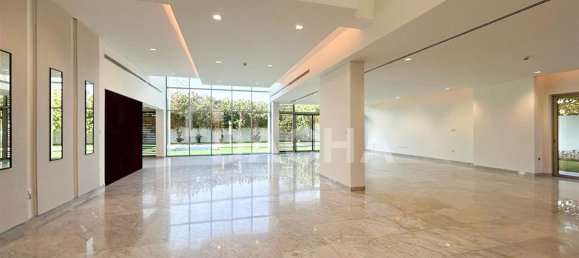 6 bedrooms Villa in Dubai, UAE No. 28033 4