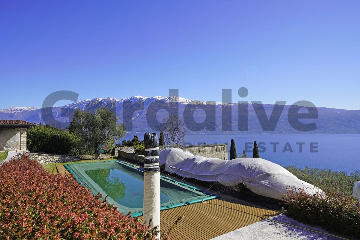 Villa de 3 habitaciónes en Gargnano, Italy No. 166750