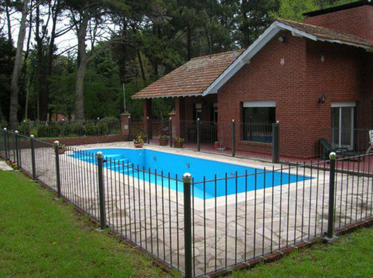 Casa de 5 dormitorios en Mar del Plata, Argentina No. 66010
