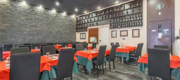 3 rooms Commercial property in Milan, Italy No. 246447 6