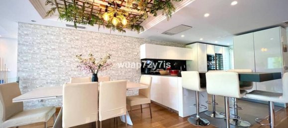 4 bedrooms Villa in Estepona, Spain No. 32338 3