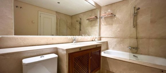 4 bedrooms Villa in Estepona, Spain No. 32338 14