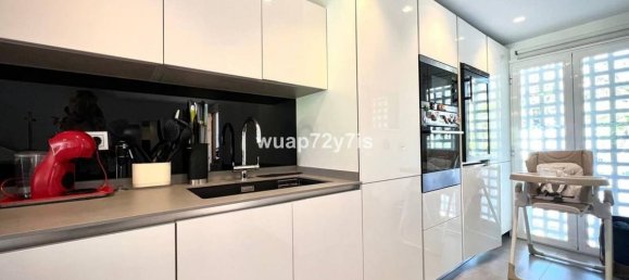 4 bedrooms Villa in Estepona, Spain No. 32338 4