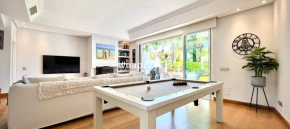 4 bedrooms Villa in Estepona, Spain No. 32338 6