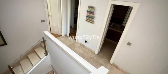 4 bedrooms Villa in Estepona, Spain No. 32338 11