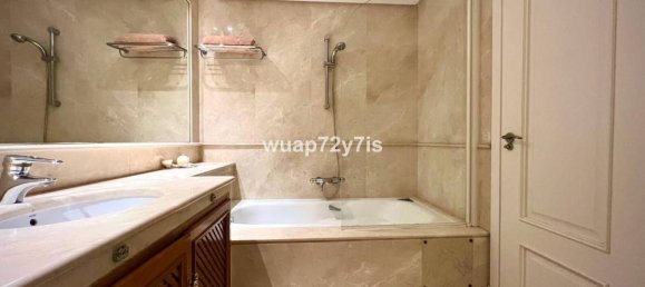 4 bedrooms Villa in Estepona, Spain No. 32338 15