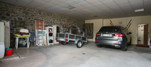 4 bedrooms House in Puy-de-Dome, France No. 324325 8