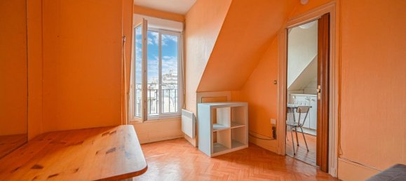 Studio in Paris, France No. 168300 3