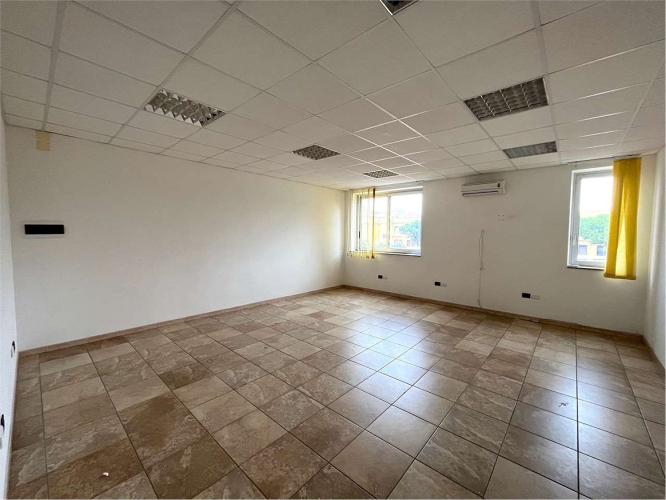 136m² Office in Brindisi, Italy No. 155707