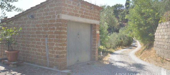 5 bedrooms House in Chiusi, Italy No. 52732 6