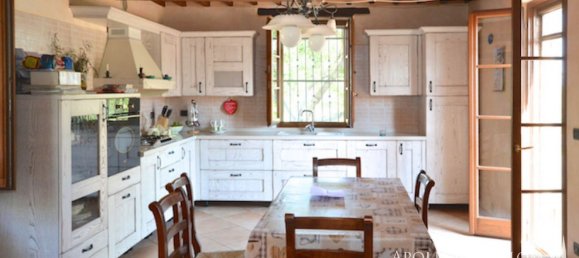 5 bedrooms House in Chiusi, Italy No. 52732 3