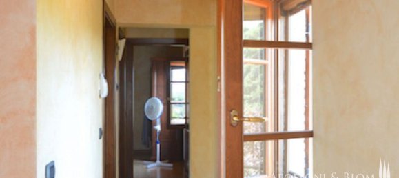 5 bedrooms House in Chiusi, Italy No. 52732 11