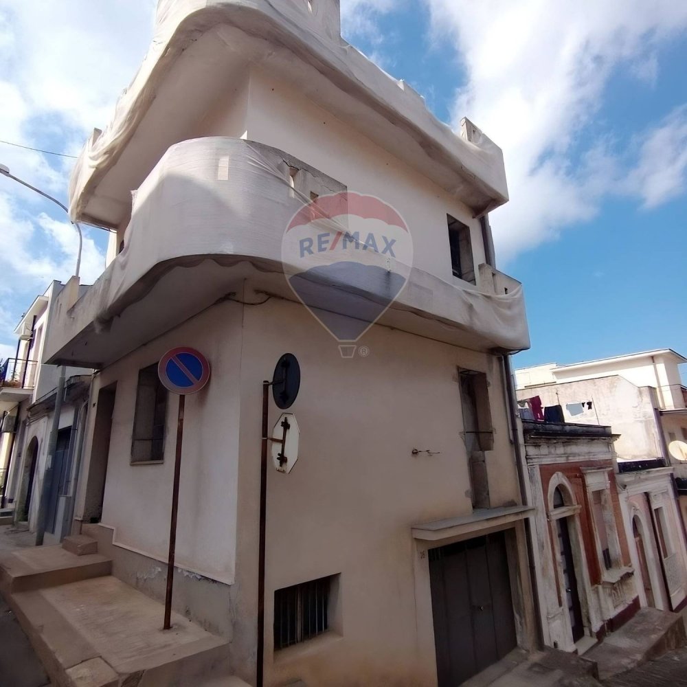 7 rooms House in Canicattini Bagni, Italy No. 284443