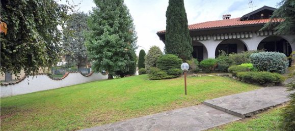 7 rooms Villa in Robecchetto con Induno, Italy No. 140937 3