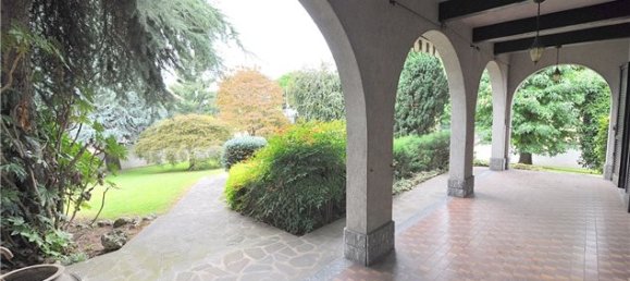 7 rooms Villa in Robecchetto con Induno, Italy No. 140937 4