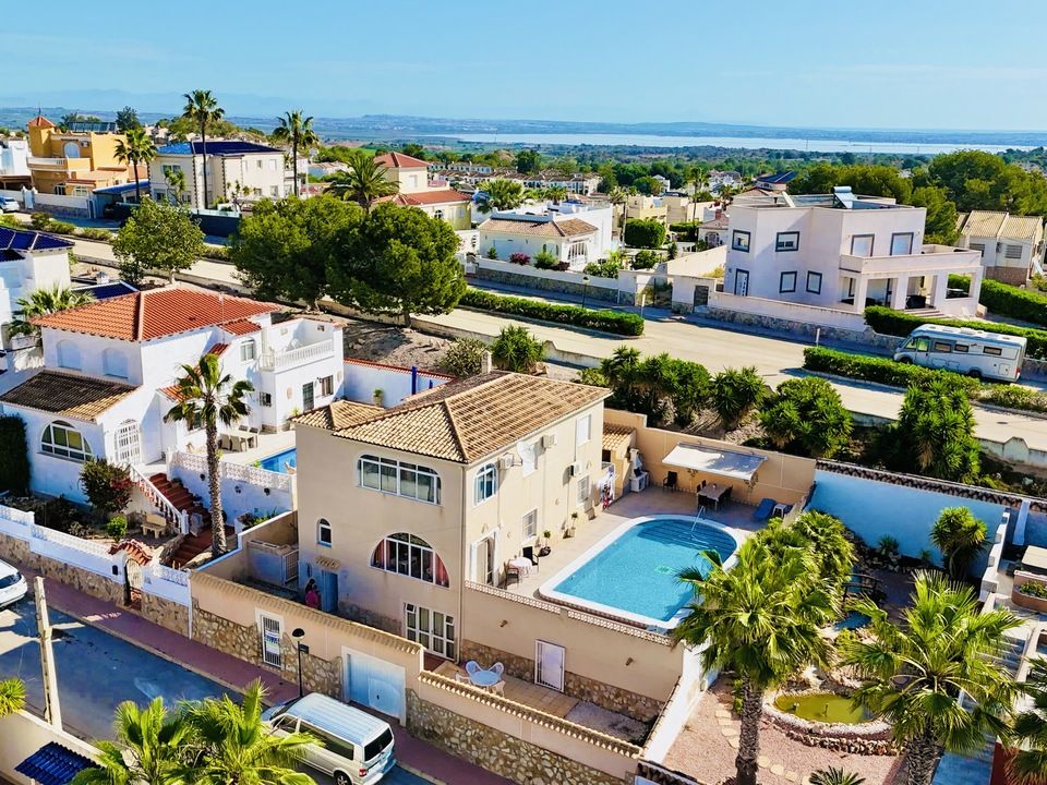 7 غرف نوم فيلا في San Miguel de Salinas, Spain رقم 177153