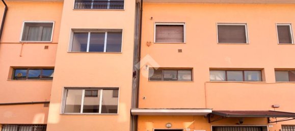 Apartamento de 4 divisões em L'Aquila, Italy N.º 15063 2