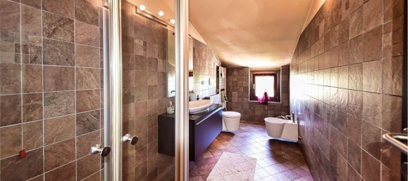 3 bedrooms House in Gerenzano, Italy No. 361261 26