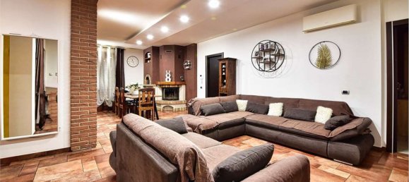 3 bedrooms House in Gerenzano, Italy No. 361261 2