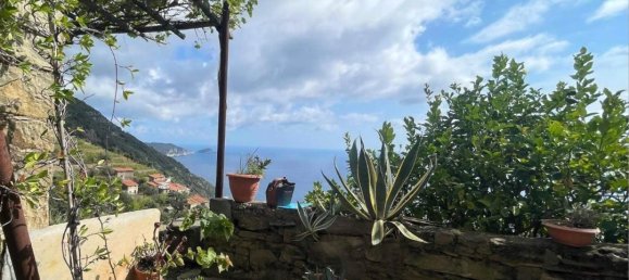 Дом с 2 комнатами в Специя, Италия № 106531 16