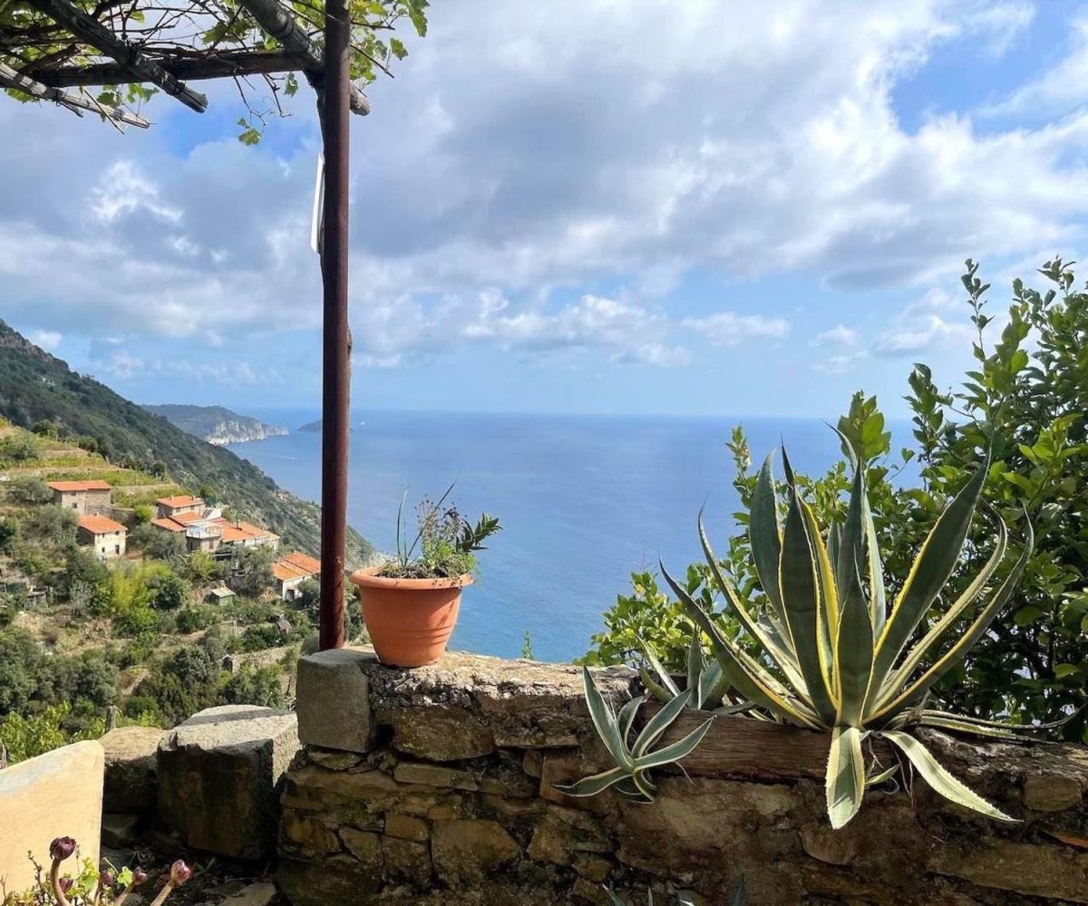 Дом с 2 комнатами в Специя, Италия № 106531